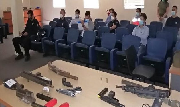 Funcionarios de la Aduana de Los Andes se capacitan en control de armas de fuego