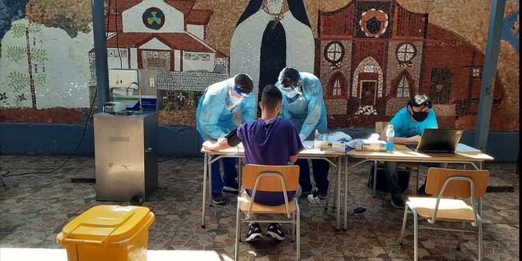 Realizan operativo médico masivo en cárcel de Los Andes por brote de COVID-19