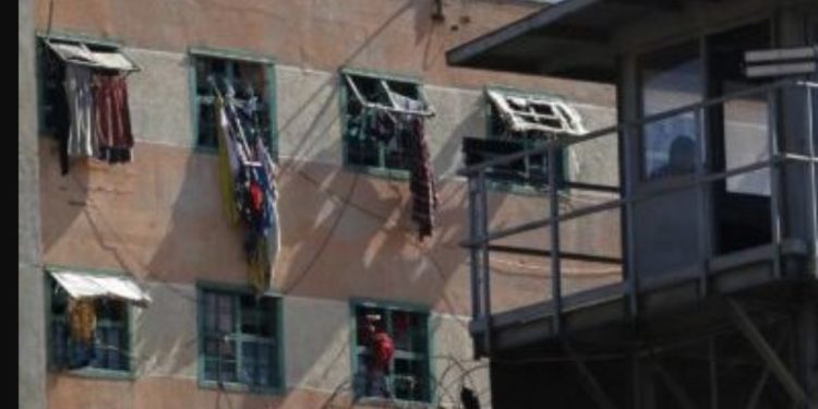 Cárcel de San Antonio en cuarentena total por brote de COVID-19