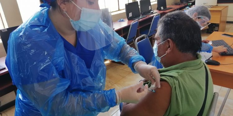 Vacunación COVID-19: 17.946 personas fueron inmunizadas el primer día en la Región de Valparaíso