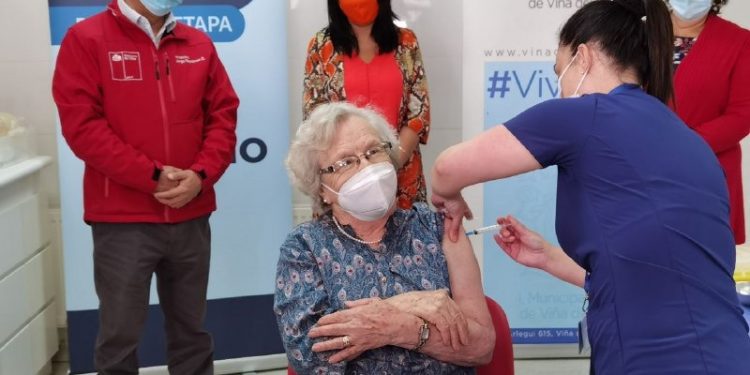 Vacunación contra el COVID-19: 140.412 personas fueron vacunadas en todo el país en primera jornada de inoculación masiva
