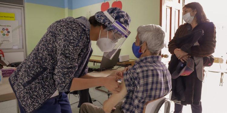 En Valparaíso hacen positivo balance de los primeros días de vacunación contra el COVID-19 y anuncian 21 vacunatorios para la próxima semana