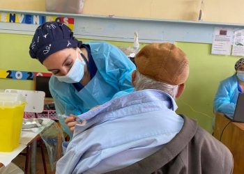 Vacunación masiva COVID-19: Salud municipal de Valparaíso pide al Gobierno aumentar recursos para agilizar cobertura a adultos mayores