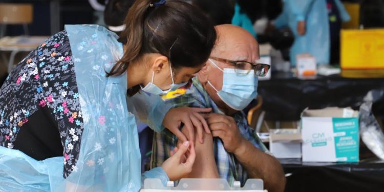 COVID-19: comienza vacunación para personas trasplantadas de órganos sólidos y dializadas