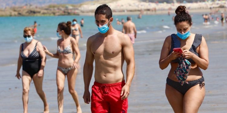 Columna de opinión: «COVID-19, mascarillas y playas; las responsabilidades que no debemos olvidar»