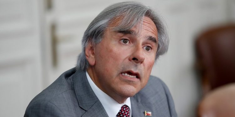 Duras críticas desatan comentarios de Moreira contra profesores: «Muchos han estado de vacaciones todo el año»