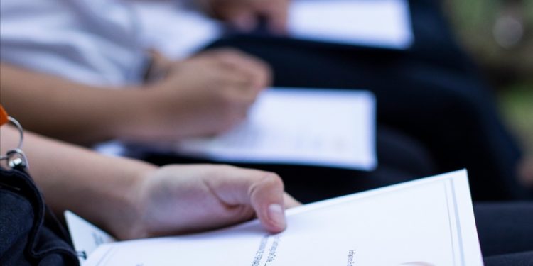 Abren postulaciones a becas de formación online gratuita para jóvenes en busca de su primer empleo