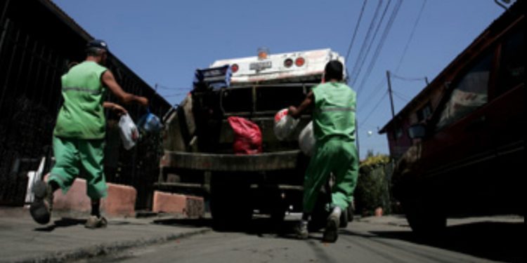UDI pide al Minsal que recolectores de basura sean prioridad en calendario de vacunación contra el COVID-19