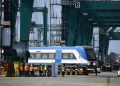 En el puerto de San Antonio fueron desembarcados nuevos trenes adquiridos por EFE