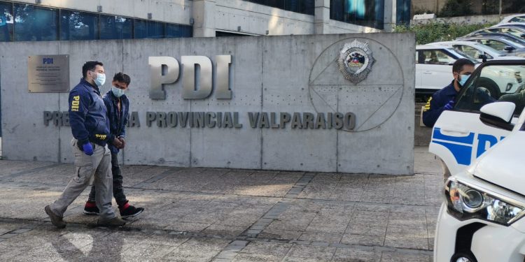 Detienen a dos sujetos acusados de robo con intimidación en viviendas de Cerro Polanco en Valparaíso