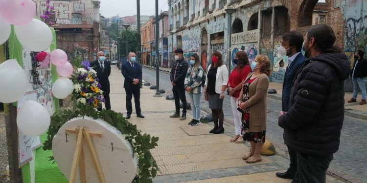 Valparaíso: íntima conmemoración a 14 años de fatal explosión se realizó en calle Serrano