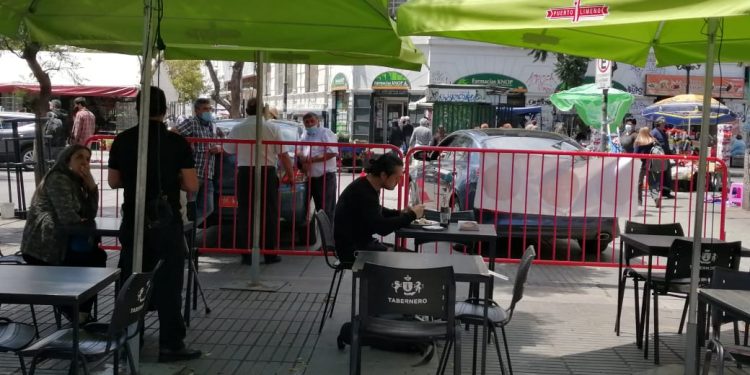 Nuevos cierres de calles y monitoras (es) ciudadanas son implementados por la Municipalidad de Valparaíso