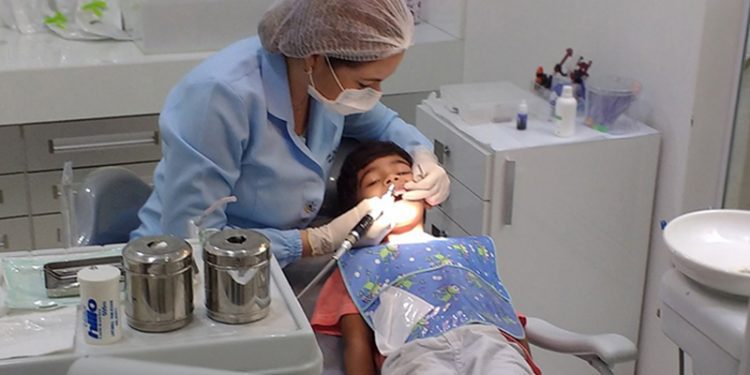 Cirujano dentista de la UST despeja dudas sobre la atención dental a menores de edad