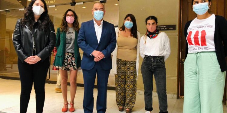 Parlamentarios de oposición ingresan proyecto de ley que permite que personas transgénero invoquen aborto en tres causales