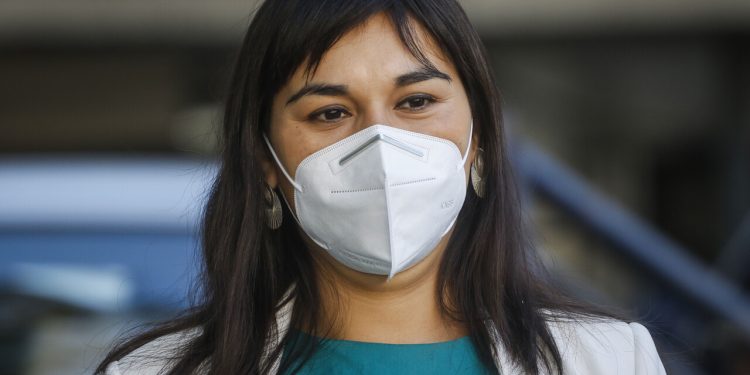 Izkia Siches ofrece disculpas por polémicos dichos pero pide mejorar control de la pandemia