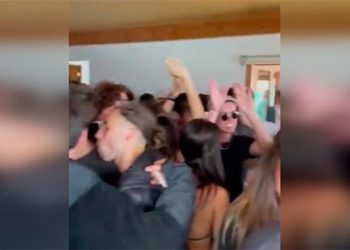 Ministro de Salud vinculó el alza de contagios a carretes ABC1