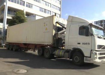 Pese a llegada de container refrigerado Gobierno descarta colapso en morgue de Hospital Van Buren de Valparaíso