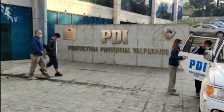 Valparaíso: en prisión preventiva quedaron dos sujetos detenidos por violento robo a garita de buses en Rodelillo