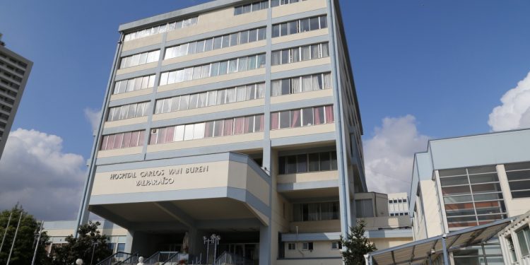 Hospital Carlos van Buren de Valparaíso realiza cirugías de traumatología en horario inhábil para desocupar camas