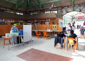 Operativos de toma de PCR y sanitización son realizados en el Mercado Cardonal por la Municipalidad de Valparaíso