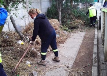 Valparaíso: Municipalidad continúa con labores de limpieza y desmalezado en calles y sectores de Placilla