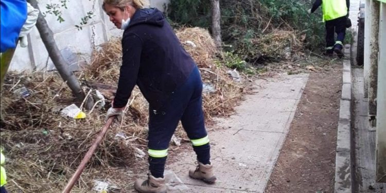Valparaíso: Municipalidad continúa con labores de limpieza y desmalezado en calles y sectores de Placilla