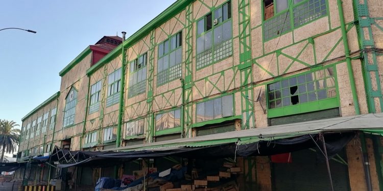 Cierran el Mercado Cardonal de Valparaíso tras sorprender a trabajador con COVID-19 en el lugar