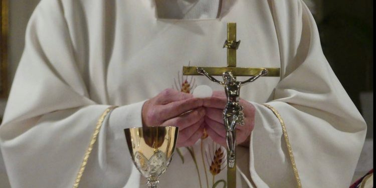 Pandemia: Iglesia acusa discriminación por no poder celebrar ceremonias en Fase 2