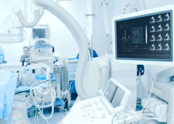 Pandemia en Chile: pacientes en las UCI sobre 70 años disminuyeron y menores de 39 aumentaron