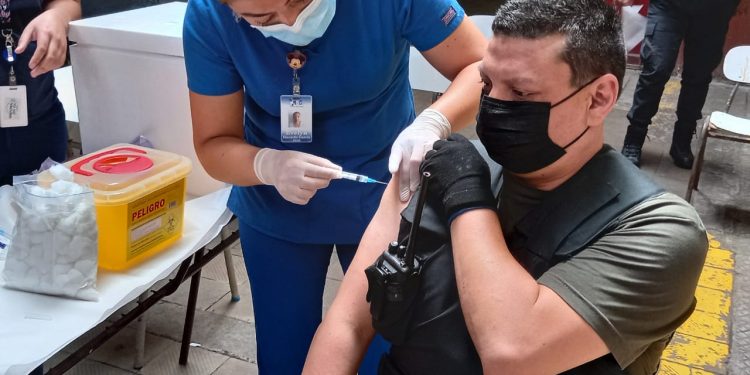 COVID-19: comenzó vacunación masiva en cárceles de la Región de Valparaíso