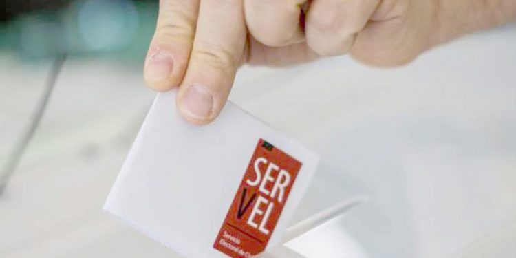 Ministro de Salud confirma que Consejo Asesor COVID-19 recomendó postergar las elecciones de abril de forma unánime