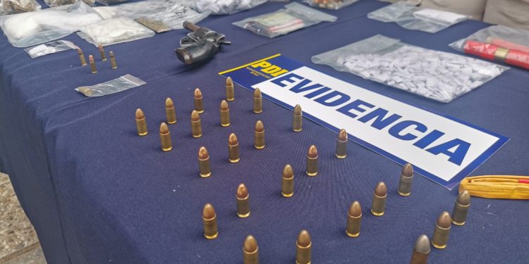 Operación antinarcóticos termina con 11 personas detenidas e incautación de drogas y arma