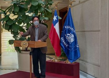 Senador Latorre presenta proyecto para castigar el negacionismo tras caída de anterior iniciativa en el TC