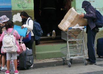 Más de una treintena de personas son desalojadas de exhotel en Viña del Mar
