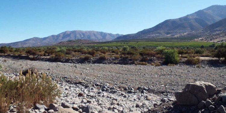 Parlamentarios discuten proyecto de ley que tipifica el delito de robo y contaminación de aguas