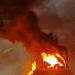 Durante nueva jornada de manifestaciones en Santiago desconocidos prendieron fuego a estatua del general Baquedano