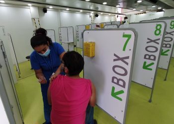 Hasta el viernes se mantendrá en Quillota vacunatorio móvil para apoyar el proceso de vacunación contra el COVID-19