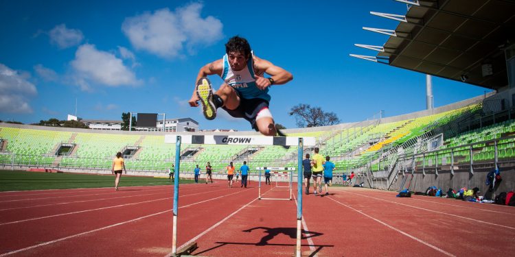 Director de la UPLA es reelecto para presidir federación encargada del deporte universitario
