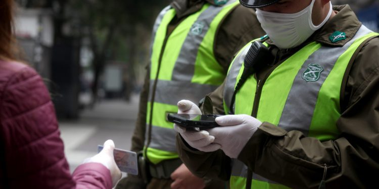 Gobierno da a conocer nuevas restricciones para el comercio y la redefinición de trabajadores esenciales