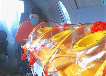 Enfermero de aeroambulancia relata la vital labor que cumplen en los traslados de pacientes con COVID-19