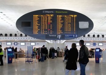 Por la pandemia Francia restringe entrada de pasajeros de Chile, Brasil y Argentina