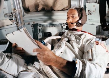 Michael Collins, astronauta de la histórica misión de aterrizaje lunar, murió a los 90 años