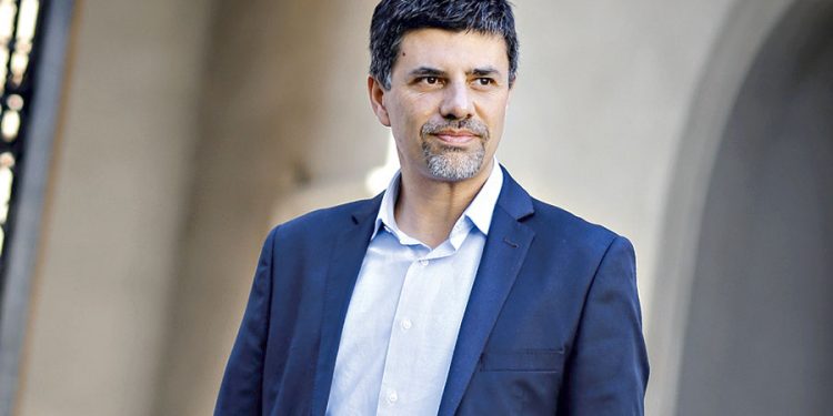 Médico crítica con fuerza a diputado Díaz por supuesta instrucción de no reanimar pacientes y lo cataloga como una estupidez