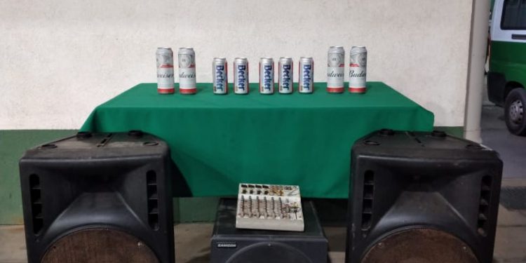 Detienen a 10 personas cuando participaban de fiesta clandestina en Quintero