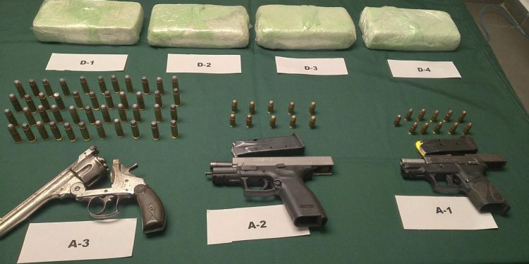 Los Andes: Carabineros encuentra  armamento, munición y droga en bolsa abandonada en Paso Los Libertadores