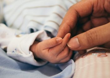 Senadora Allende destaca que padres y madres podrán elegir el orden de los apellidos