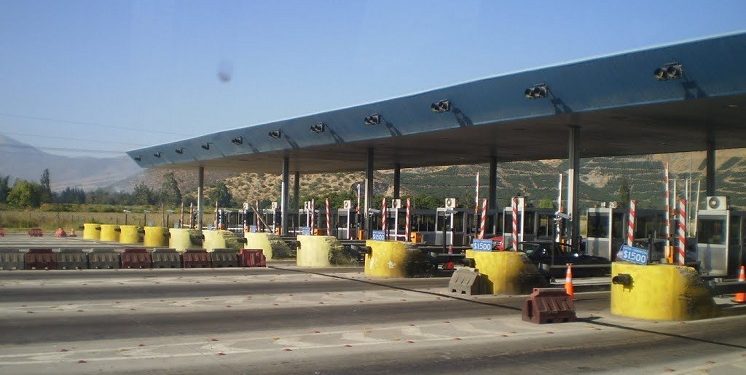 Alcalde de Llay Llay pide a la autoridad sanitaria cerrar peajes en comunas en cuarentena