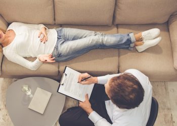 Columna de opinión: «Los chilenos al diván»