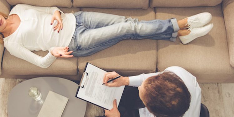 Columna de opinión: «Los chilenos al diván»