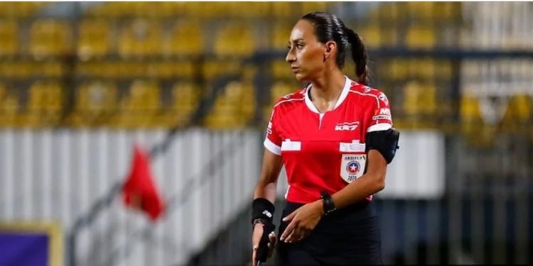 Histórico: Cindy Nahuelcoy será guardalínea y Loreto Toloza estará en el VAR durante el Superclásico del fútbol chileno
